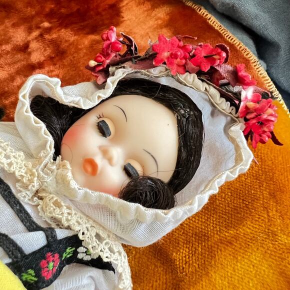 Vintage 80s Madame Alexander Greece Doll 565 with Stand 8 Inch Greek - Picture 9 of 10